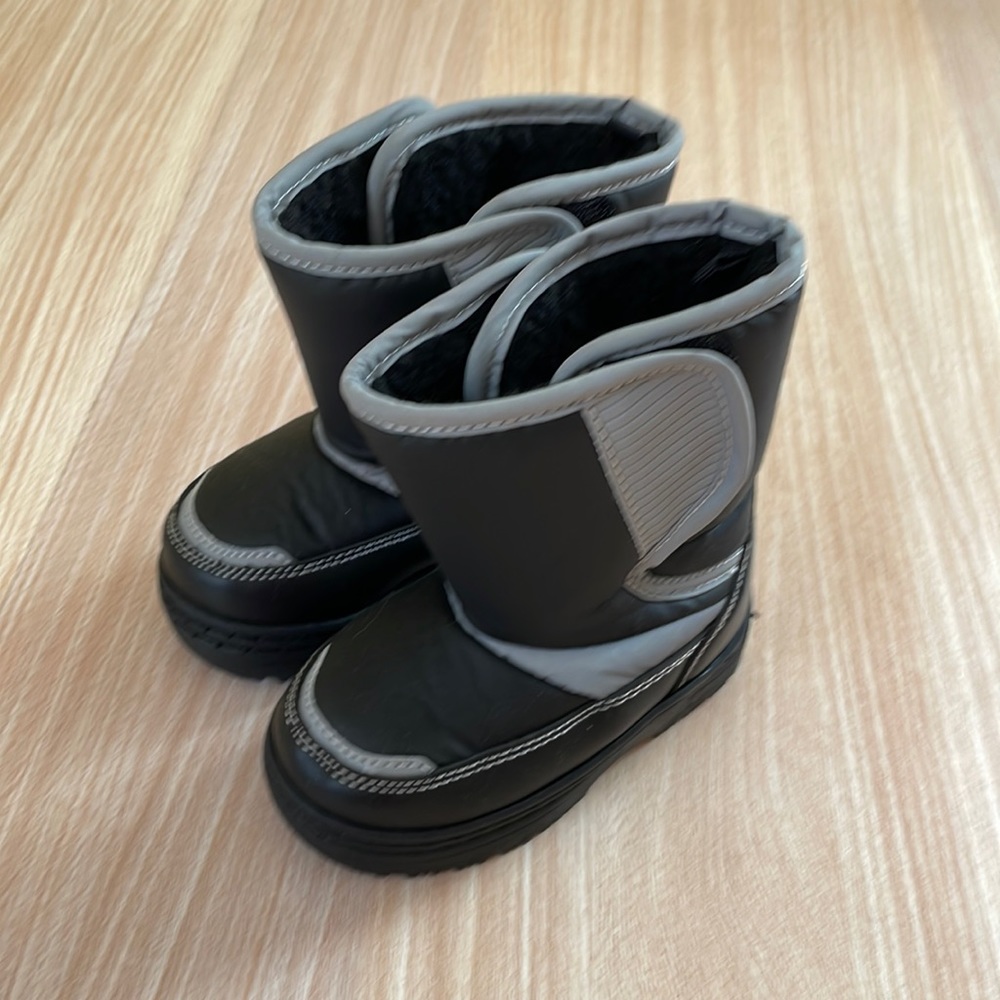 3M Thinsulate water resistant insulated boots